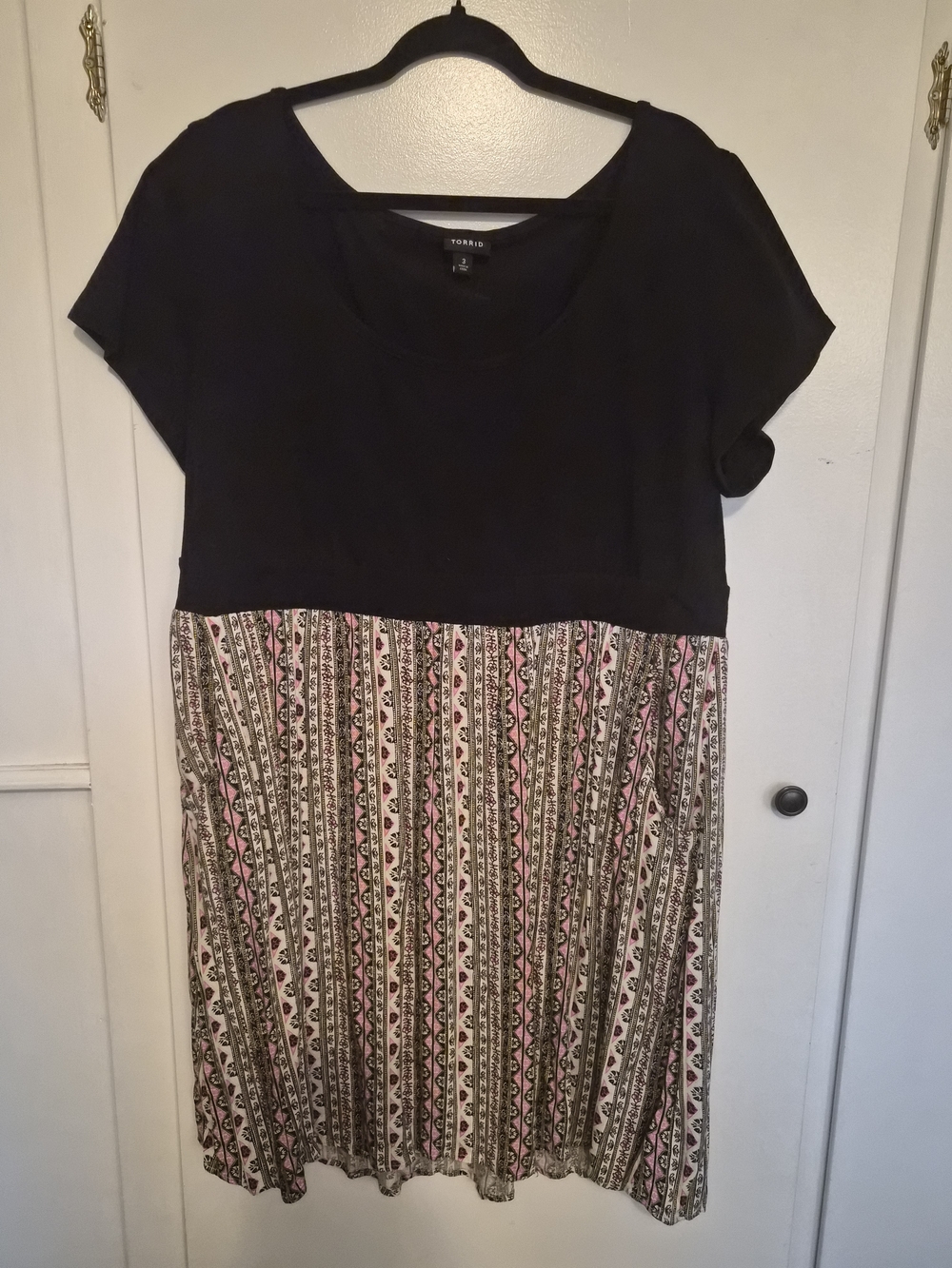Torrid Black & Pink Patterned Mixed-media Empire Waist Dress Size 3